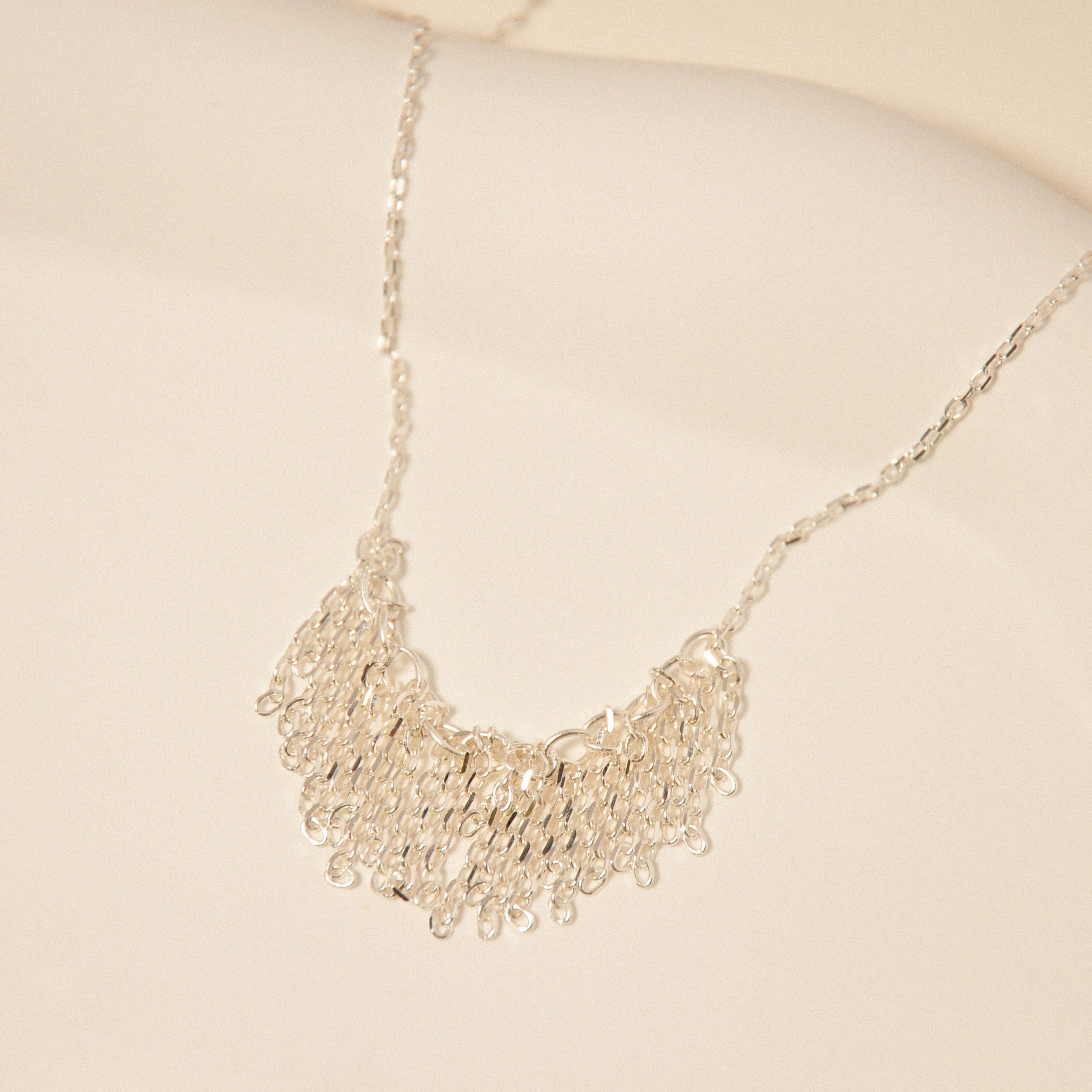 Nahaufnahme der Rivulet  Halskette