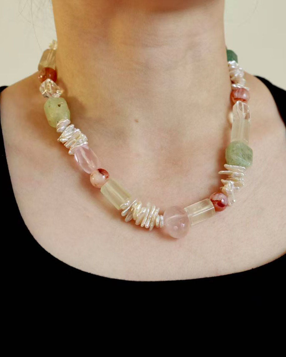 Handgefertigte Halskette mit Kristall & Barockperlen