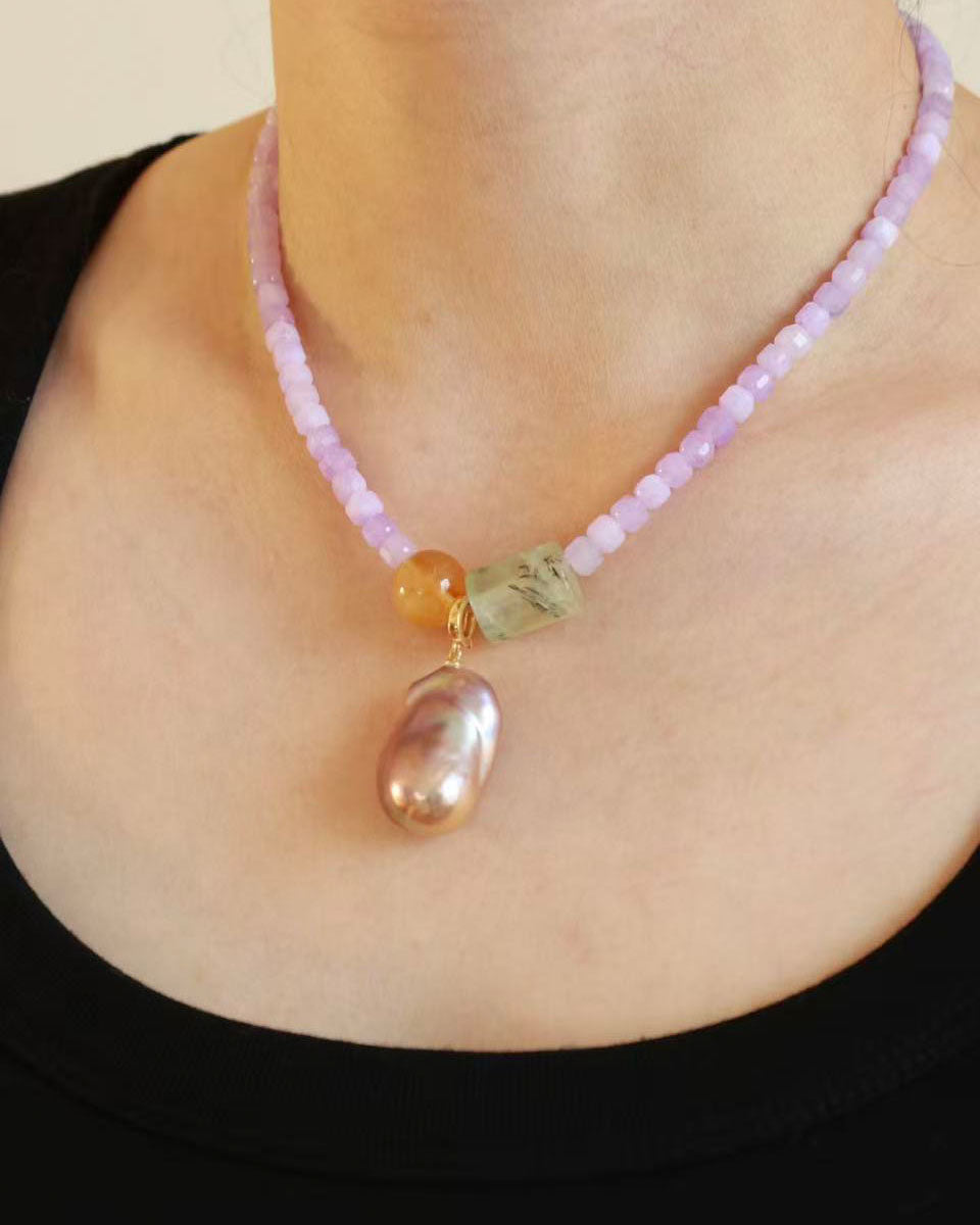 Halskette mit Barockperle, Naturstein & Kristall