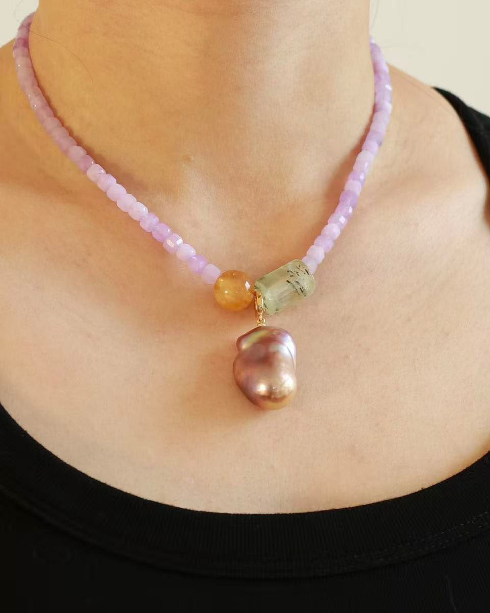 Halskette mit Barockperle, Naturstein & Kristall